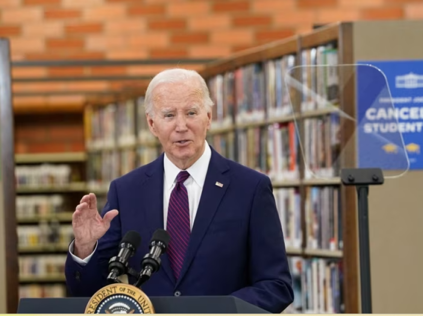 Presidenti Biden anulon 153 mijë kredi studentore