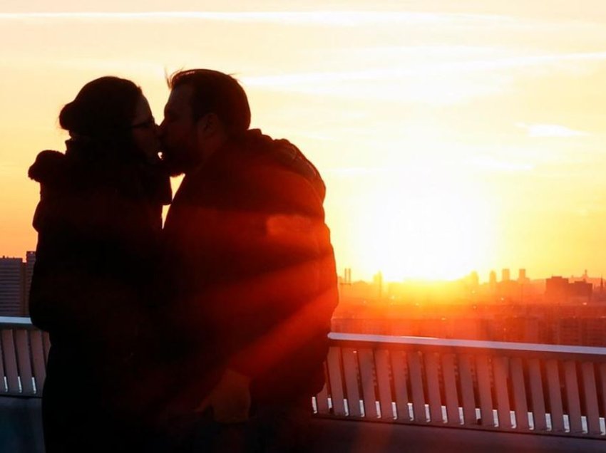 Ekspertët e s*ksit rendisin karakteristikat për të pasur një jetë më të mirë romantike në çift