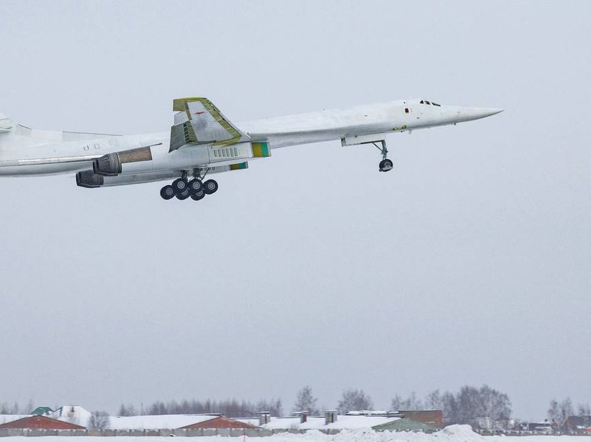 Putin prezanton “Mjellmën e Bardhë”, avioni supersonik i shtohet forcave ruse - ja pse ai është kaq special për presidentin