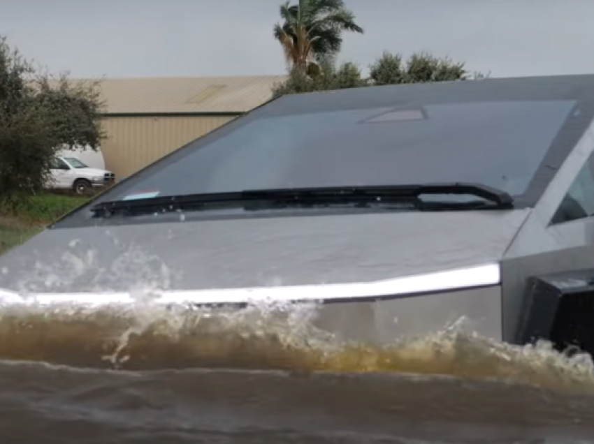 A mundet Tesla Cybertruck të lëvizë nëpër ujëra më të thella?