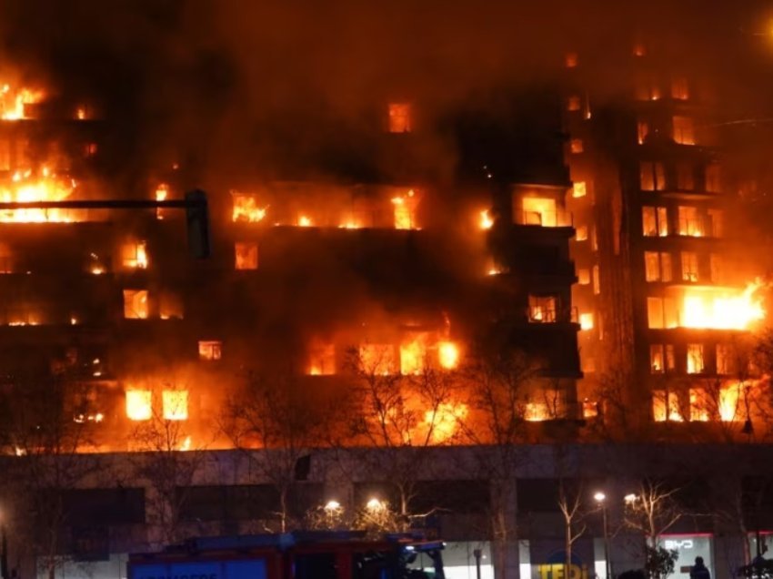 Së paku 4 të vdekur nga zjarri në një bllok banesor në Spanjë