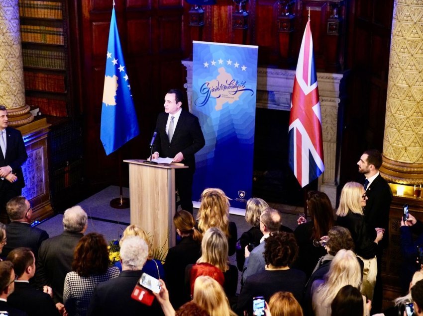 Kurti mori pjesë në pritjen e organizuar në shënim të 16-vjetorit të Pavarësisë së Kosovës në Ambasadën e Kosovës në Londër