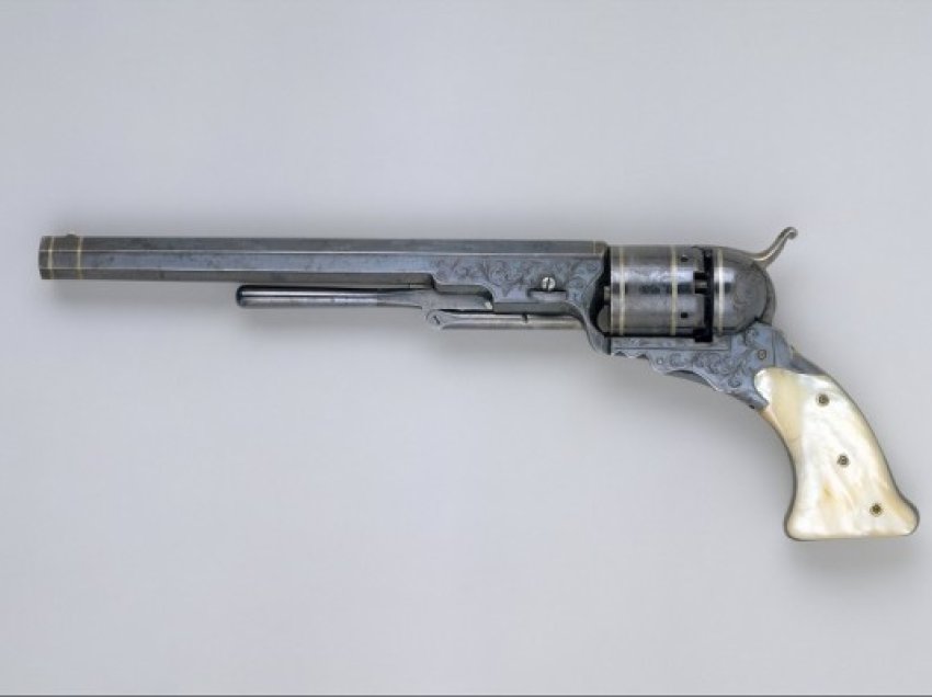 ​Pistoleta me pesë fishekë e shpikur para 188 viteve