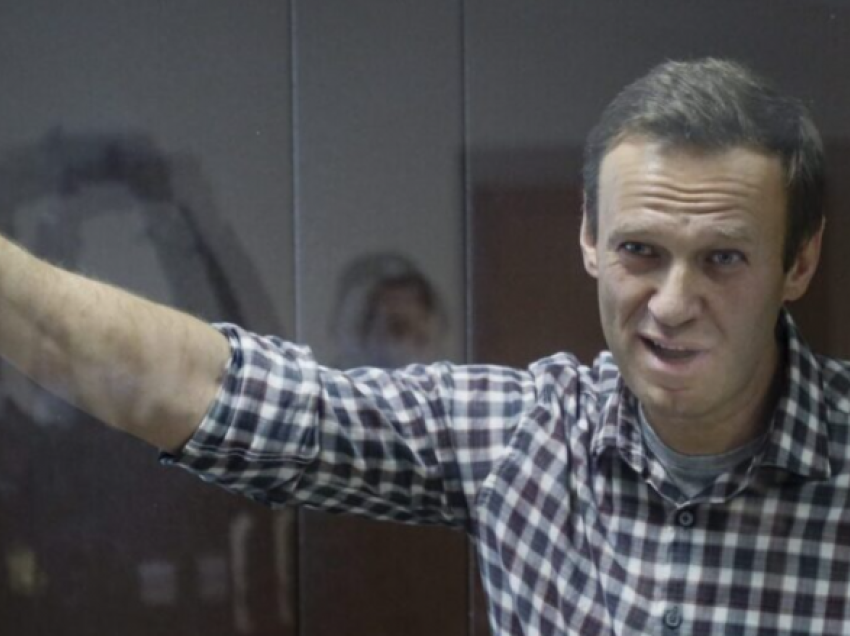 Rusët abuzuan me trupin e pajetë të Navalnyt