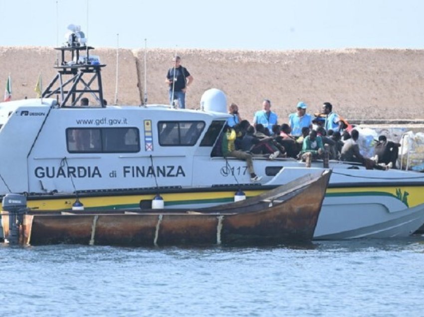 ​147 migrantë mbërrijnë në Lampedusa në zbarkimet e para të vitit 2024