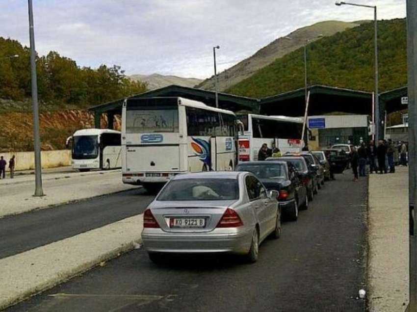 Pas përfundimit të festave të fundvitit emigrantët largohen nga Shqipëria, si paraqitet situata në Kapshticë dhe Qafë Thanë