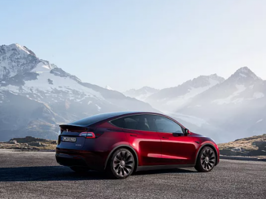 Tesla ka shitur 1.8 milion vetura në vitin 2023