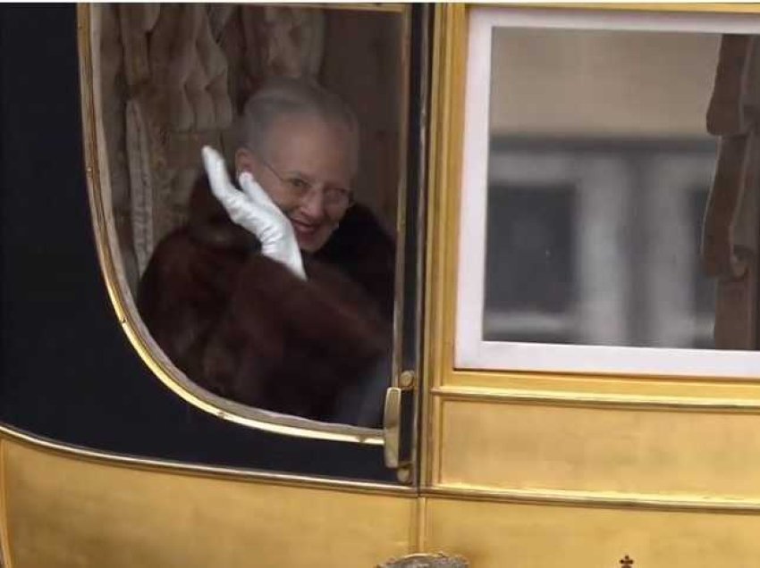 Mbretëresha e Danimarkës nis udhëtimin e saj të fundit me karrocën prej ari
