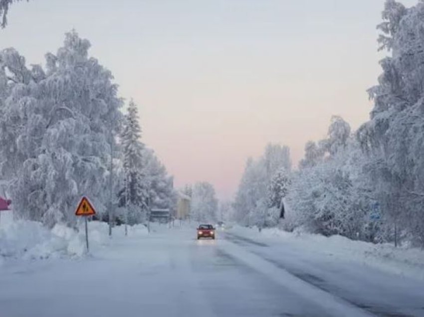 I ftohti ekstrem dhe stuhitë e borës pengojnë qarkullimin në Skandinavi, mbyllen edhe shkollat