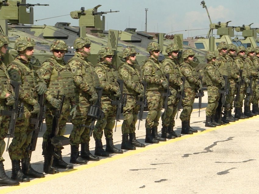Serbia po e rikthen shërbimin e detyrueshëm ushtarak
