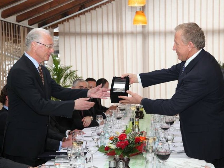 Beckenbauer ishte shpallur “Ambasador nderi” i Kosovës, kur kishte vizituar Prishtinën më 2011