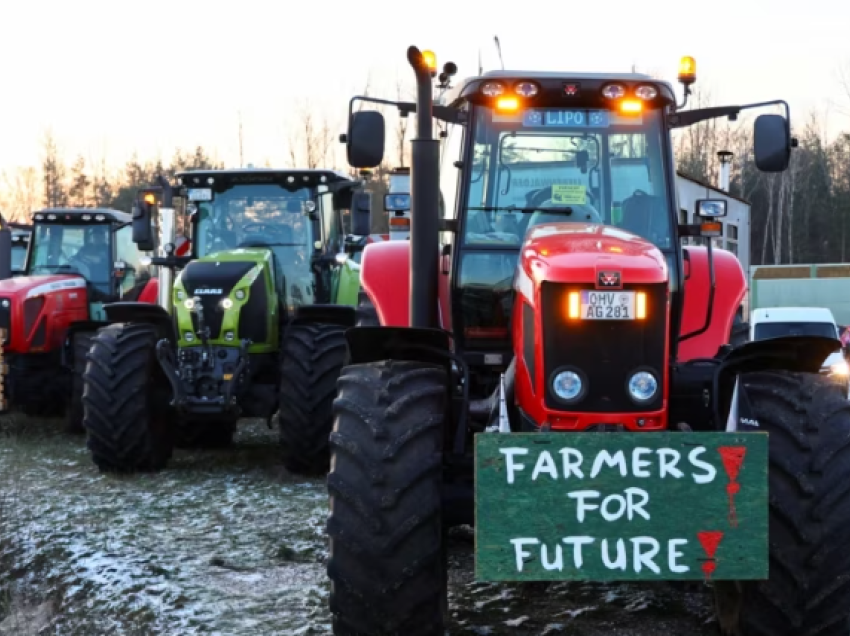Bujqit gjermanë i bllokojnë rrugët për të protestuar kundër ndaljes së subvencioneve