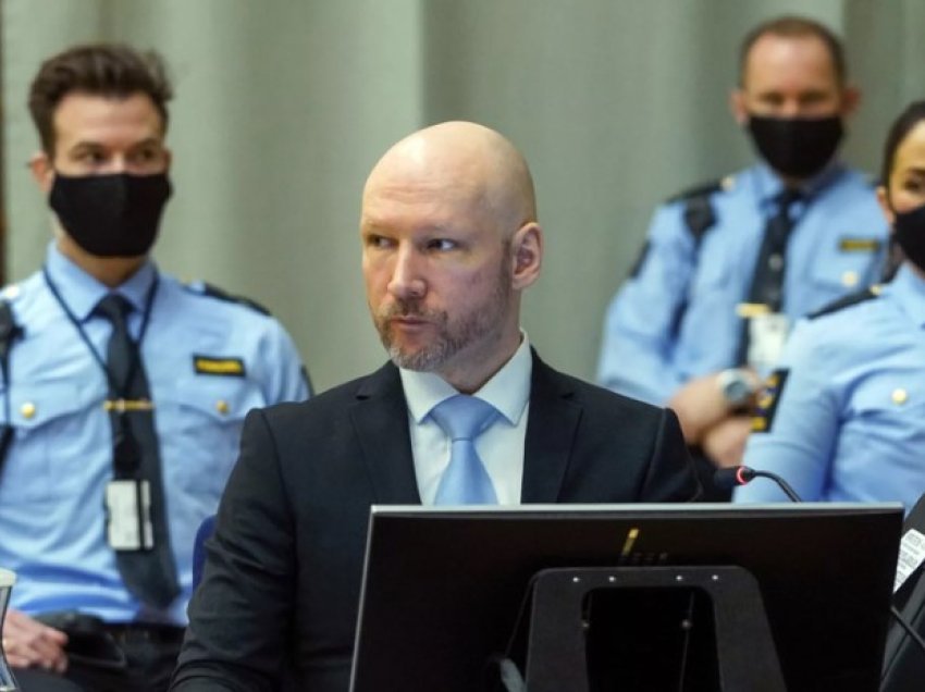 Vrasësi masiv përpiqet të padisë Norvegjinë, pretendon se iu shkelën të drejtat