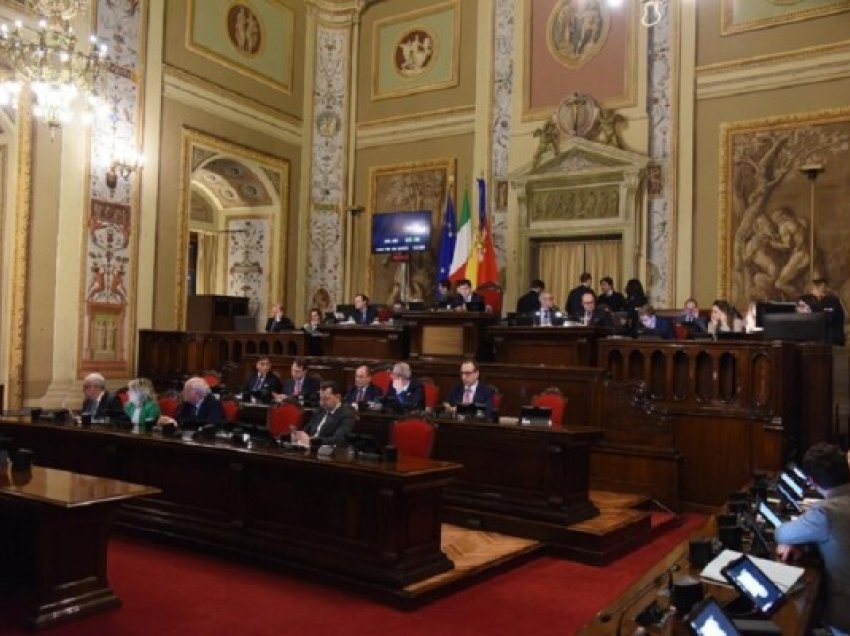 Sicilia miraton ligjin për t'u dhënë punë jetimëve nga rastet femicide