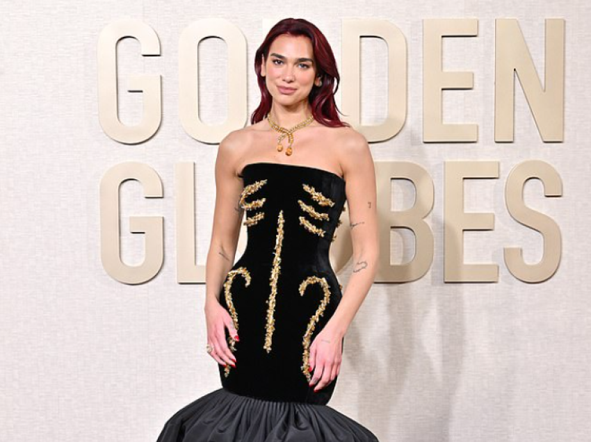 Dua Lipa tregon “vuajtjet” nga fustani i rëndë në ‘Golden Globes’, me të cilin mezi ulej në karrige