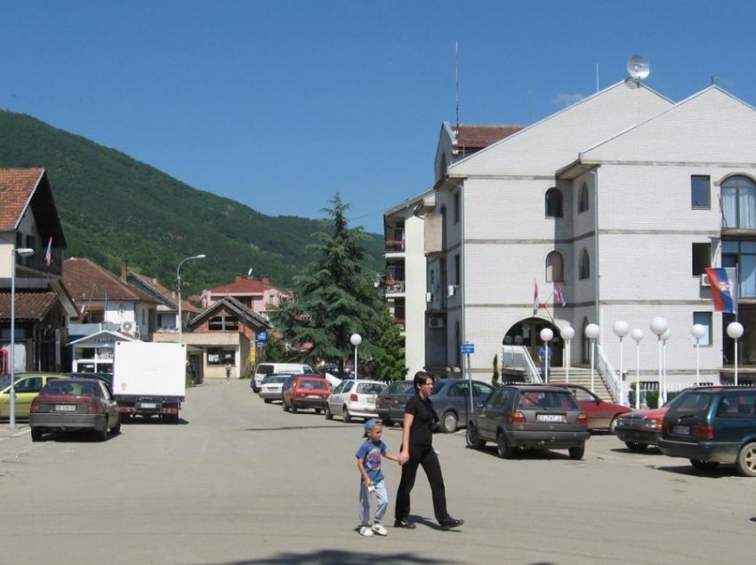Mitrovica e Veriut e Zubin Potoku të painformuara nëse ka filluar peticioni për shkarkimin e kryetarëve