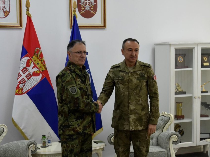 Komandanti i KFOR-it takon gjeneralin serb, ja për çka u dakorduan