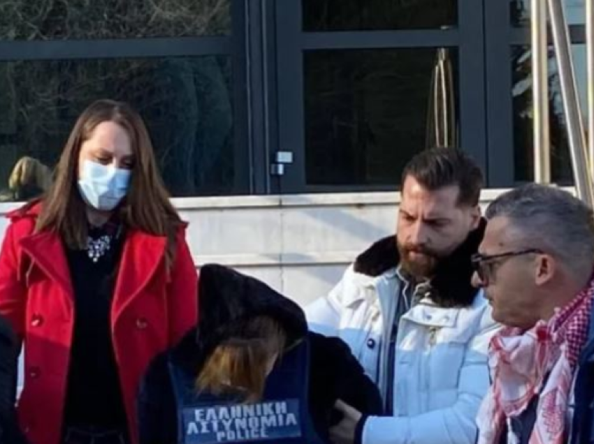 E tmerrshme: 37-vjeçarja në Greqi rrah për vdekje foshnjën e saj 6 muajshe