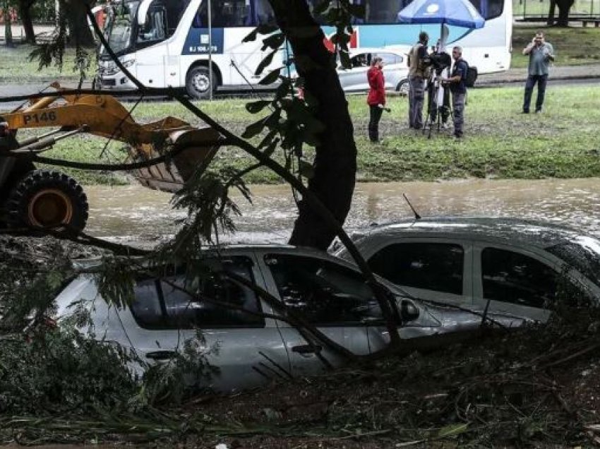 Reshjet e shiut thyejnë parashikimet e motit, 7 viktima dhe një i zhdukur pas stuhisë në Brazil