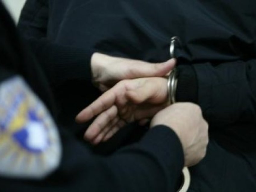Po shijonte lirinë nga arratia, 27-vjeçari i dënuar për shitblerje të drogës arrestohet në Prishtinë