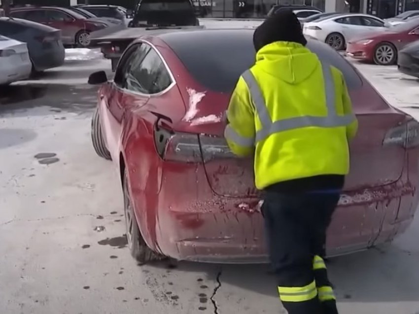 Tesla “të vdekura” mbushën pikat karikuese në Çikago pasi nuk u mbushën për shkak të temperaturave të ulëta