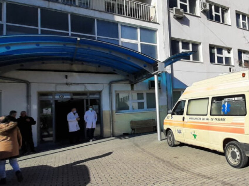 Pas arrestimit për sulm ndaj kolegut, kirurgu në Spitalin e Gjilanit suspendohet nga puna me 50% të pagës