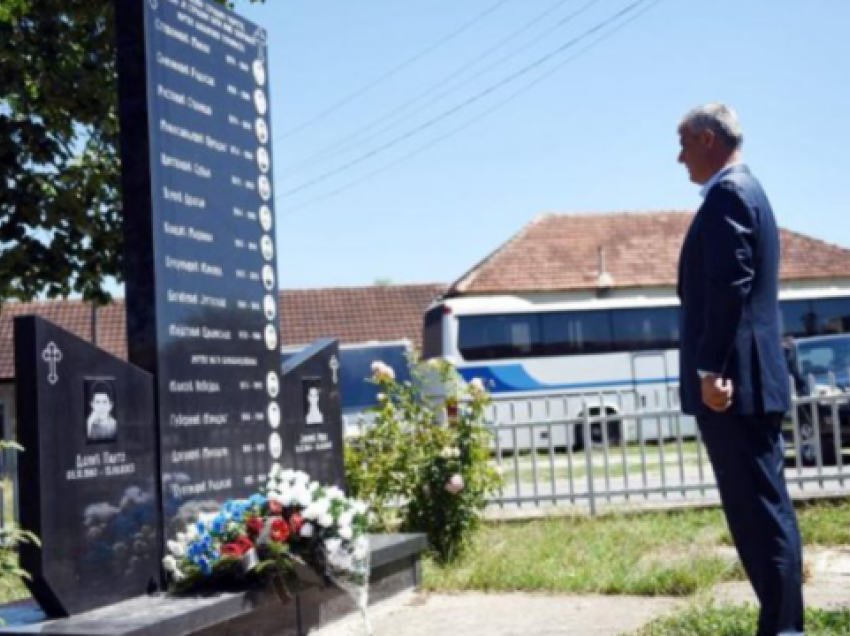 Pasi vizitoi varrezat e Jasharajve, Stojkoviq rikthen kohën kur Thaçi kishte nderuar viktimat serbe