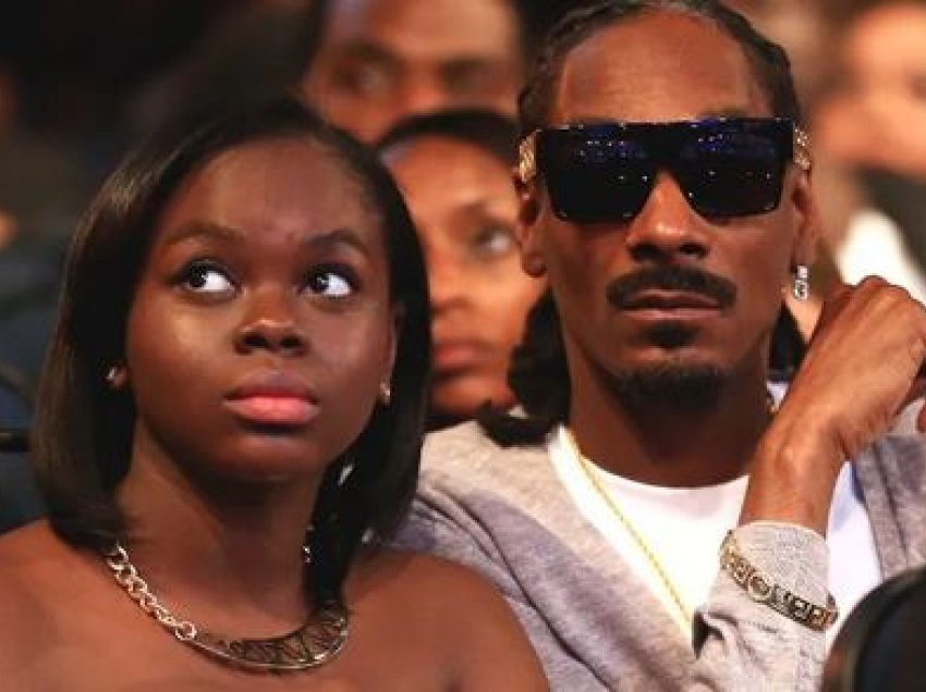 Vajza e Snoop Dogg-ut qau pasi pësoi goditje në tru në moshën 24-vjeçare