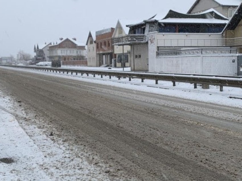 ​Ndërprerje të energjisë në rajonin e Pejës dhe Gjakovës pas reshjeve të borës