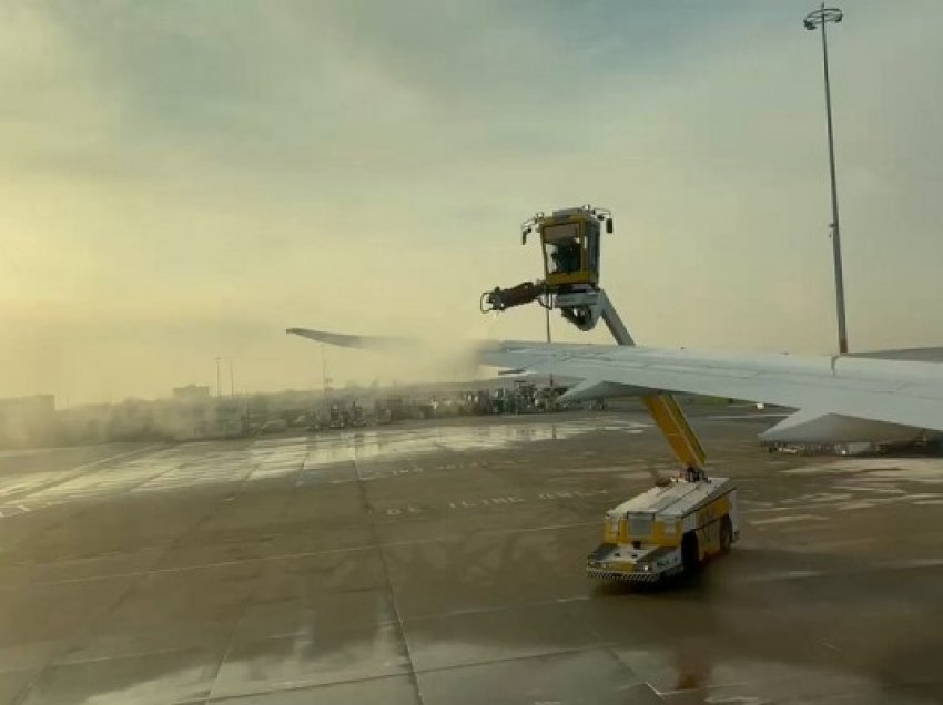 ​Aeroporti në Holandë anuloi rreth 100 fluturime për shkak të stuhisë