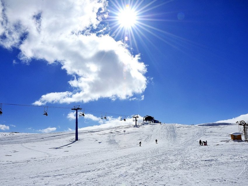 Rinis sezoni i skijimit në Kodrën e Diellit