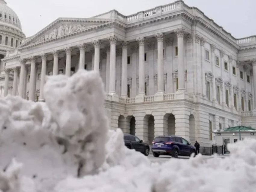 “Çmendet” moti në këtë vend, reshjet ekstreme të borës i marrin jetën 83 personave
