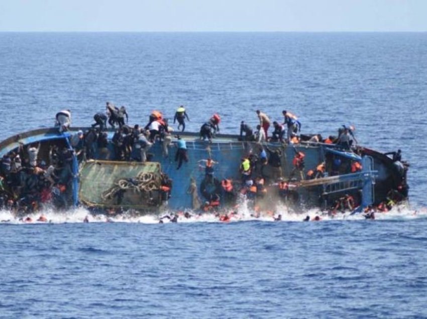 Tragjedi në det/ Përmbyten dy anije plot me emigrantë