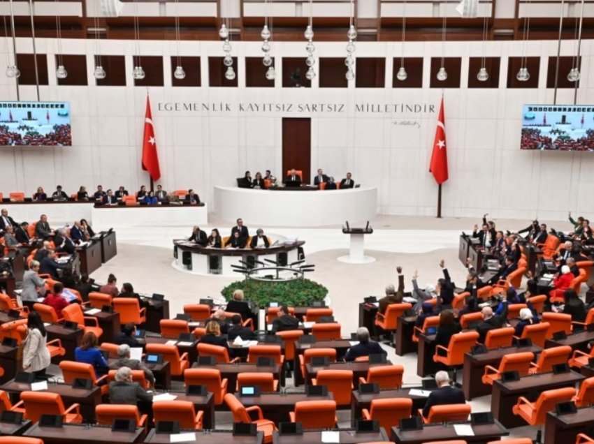 Parlamenti turk ratifikon anëtarësimin e Suedisë në NATO