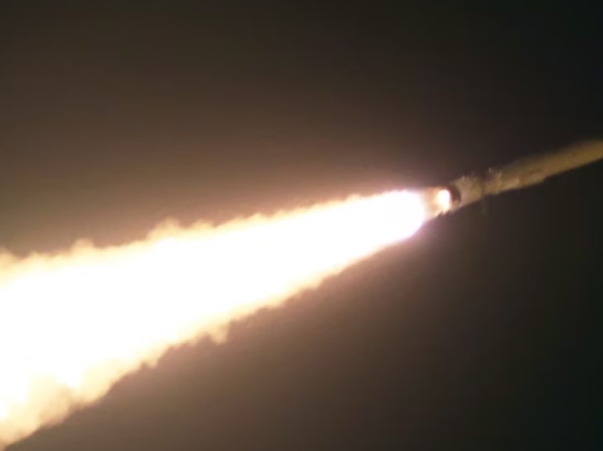 Koreja e Veriut teston një raketë lundruese