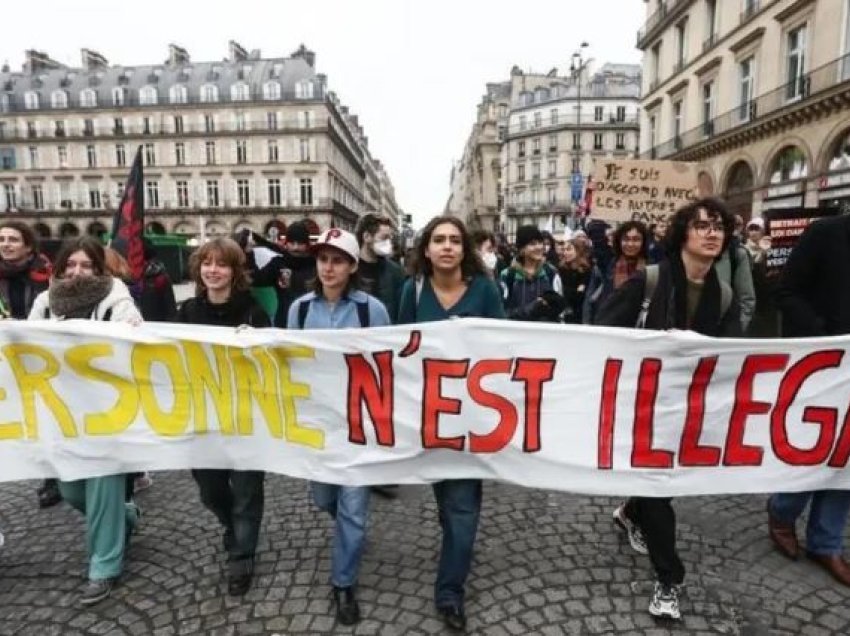“Nuk ka pasur më të ashpër se ky”/ Gjykata heq disa masa, Franca vendos të forcojë ligjin e emigracionit