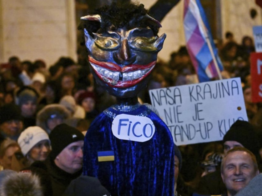 Sllovaki: Mijëra njerëz në protestë kundër ndryshimit të Kodit Penal