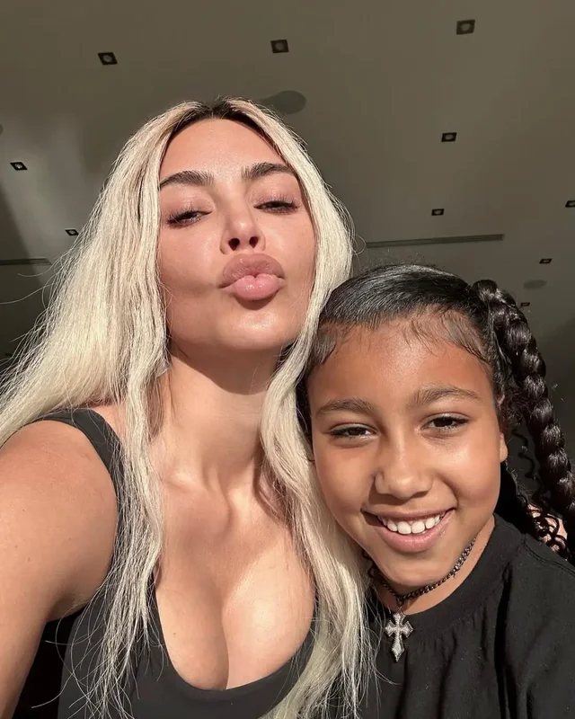 Kim Kardashian e penduar që lejoi North të vendoste buzëkuq që 5-vjeç