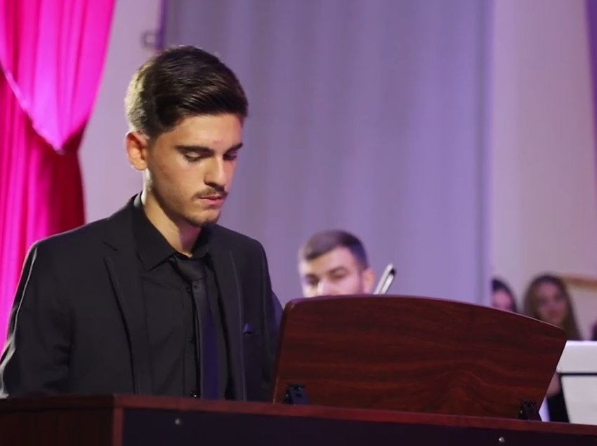 Kompozitori 14-vjeçar/ Nikolas Gjoni nga Lezha pasion për muzikën: Kam mbi 20 krijime, të tjera në proces