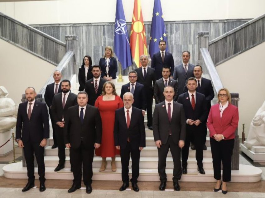 Nesër mbahet mbledhja e parë qeveritare në Maqedoni me kryeministër Talat Xhaferin