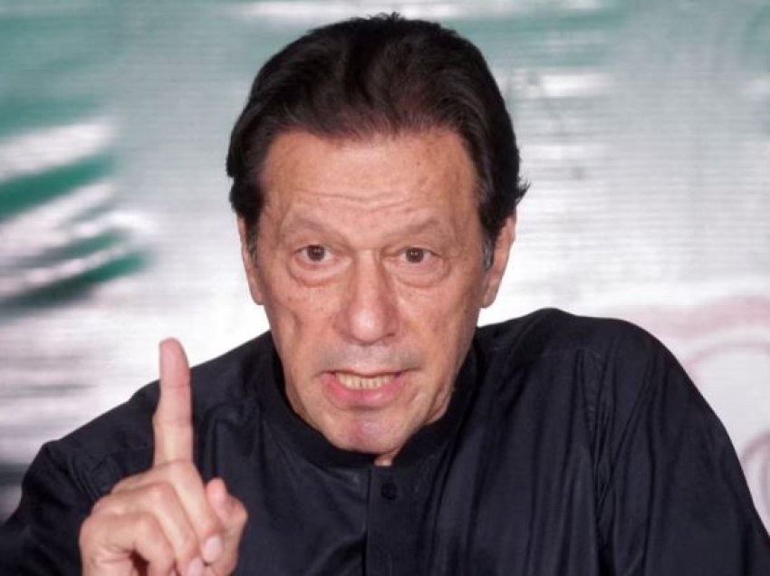 Ish-kryeministri pakistanez dënohet me 10 vjet burgim