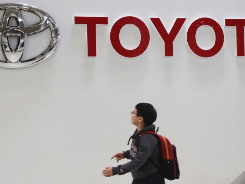 Toyota tërheq 50,000 automjete për shkak të problemeve me airbag