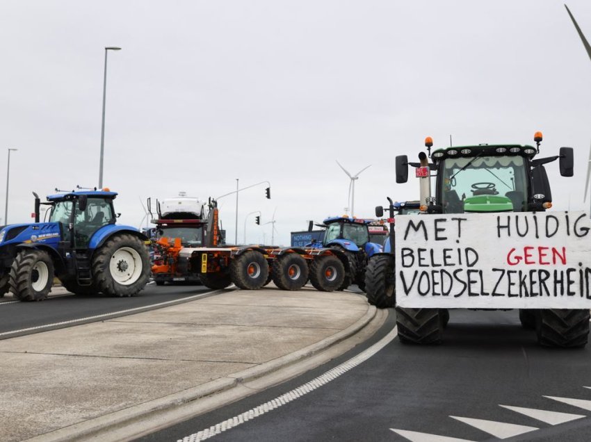 Fermerët bllokojnë Evropën, zgjerohen protestat kundër rritjes së kostove