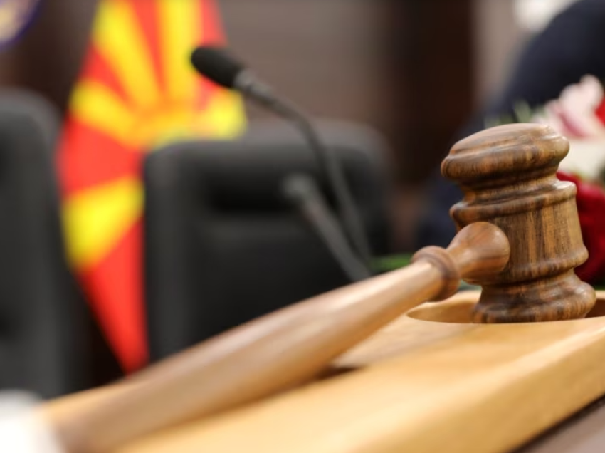 Shkup: Dhjetëra zyrtarë të dyshuar për korrupsion nuk po ndiqen nga gjyqësori, sipas komisionit antikorrupsion