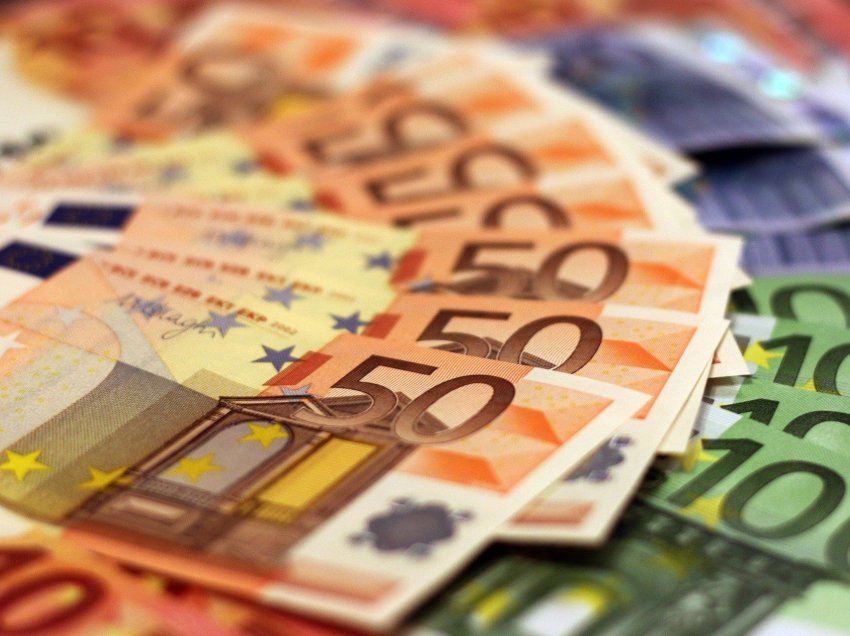 Në një bankë në Prishtinë për tre muaj deponohen 2053 euro që dyshohet të jenë të falsifikuara