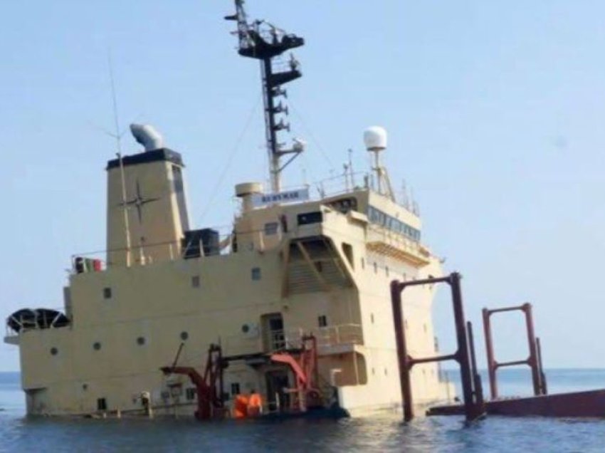 Houthi zotohet të fundos më shumë anije britanike
