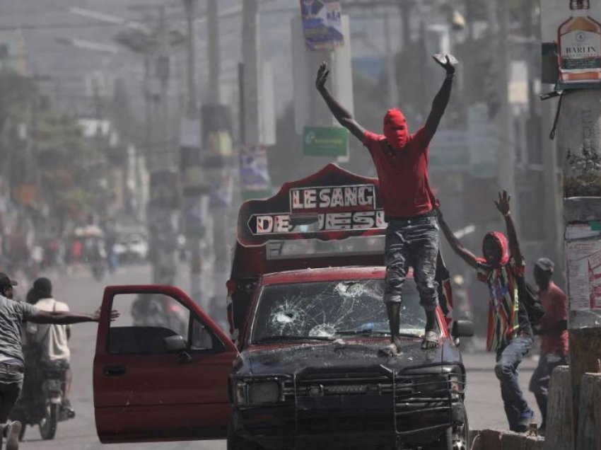 Qindra të burgosur ikin nga burgu i Port-au-Prince, dhuna përshkallëzohet në kryeqytetin Haitian