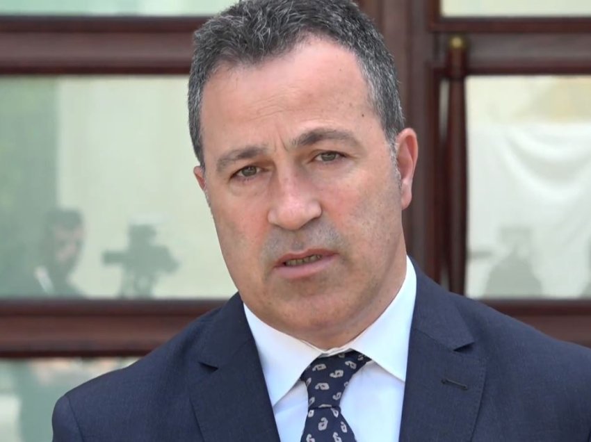 Ministri i Mbrojtjes në SPAK/ Niko Peleshi del pas dy orësh nga godina e qelqtë