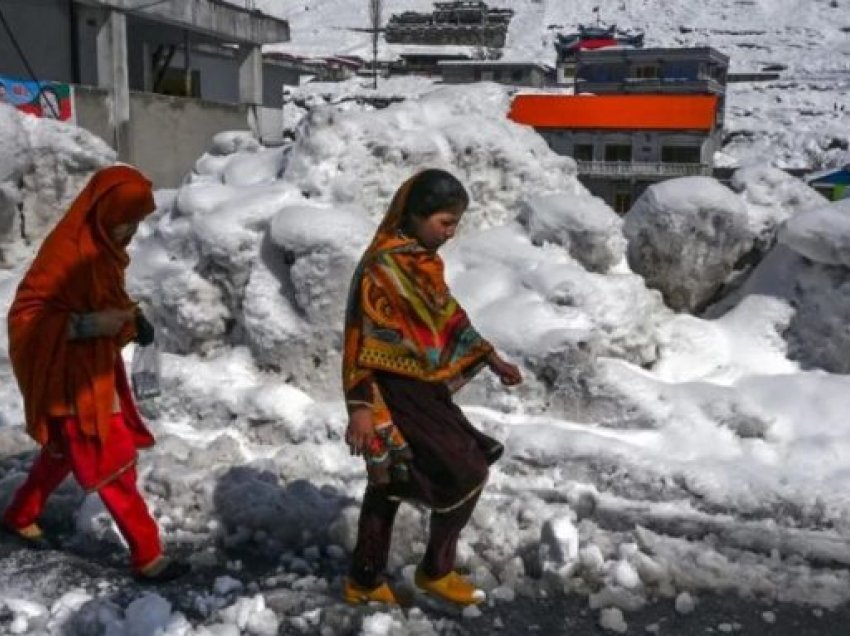Reshjet e papritura të borës lanë 35 të vdekur në Pakistan