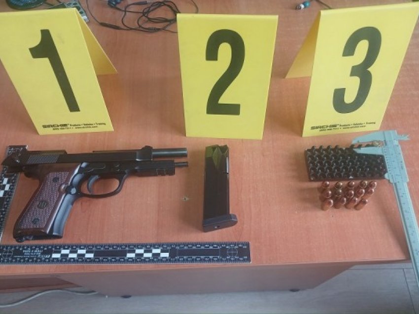​Konfiskohen armë e fishekë në Mitrovicë, arrestohen 5 persona
